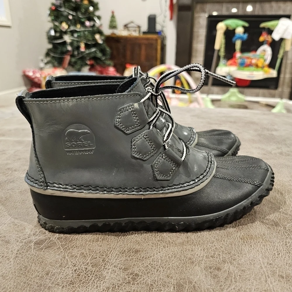 Sorel Out N' About Waterproof Boots Size 9